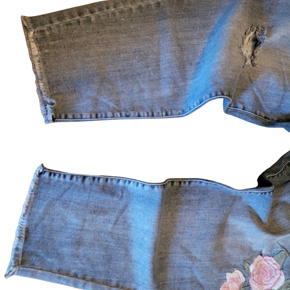 Lane Bryant Mid-Rise Super Stretch Ankle Jeans Distressed With Floral Design - Picture 4 of 15